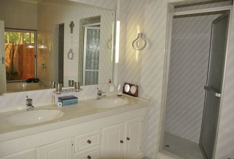 Pension Crane's Nest Guest House & Spa @ 313 8