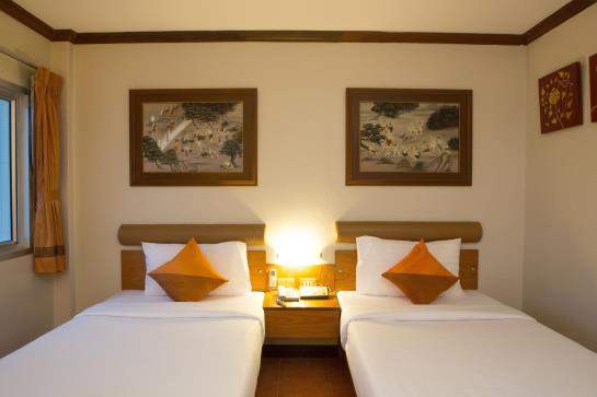 Hotel De Karon Karon Beach