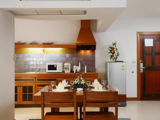 Hotel Waterfront Suites Phuket By Centara 10