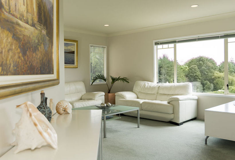 Seascape Villa Bed & Breakfast 18