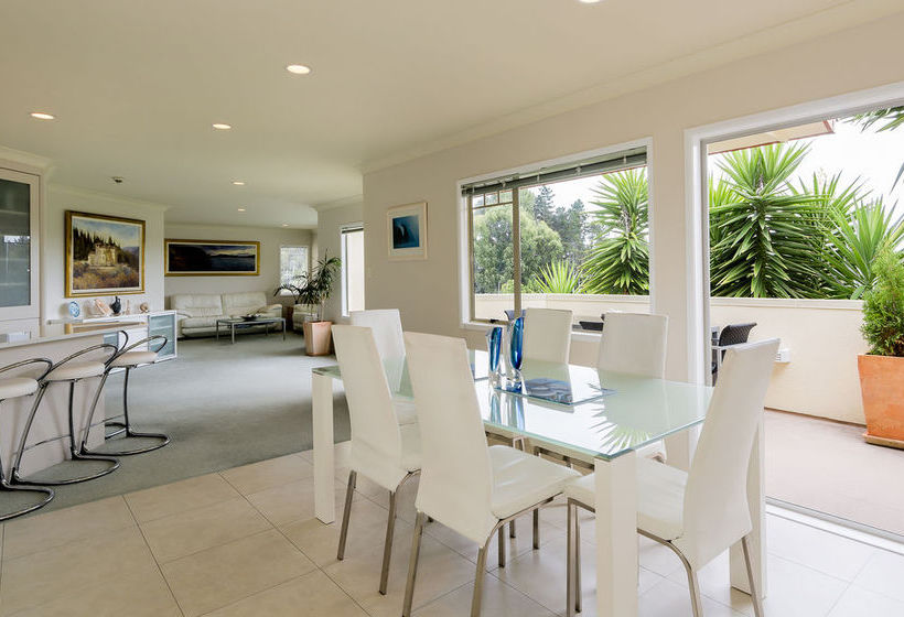 Seascape Villa Bed & Breakfast 7