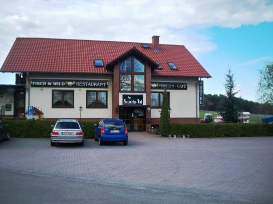 Hotel Am Sutschke- Tal 8