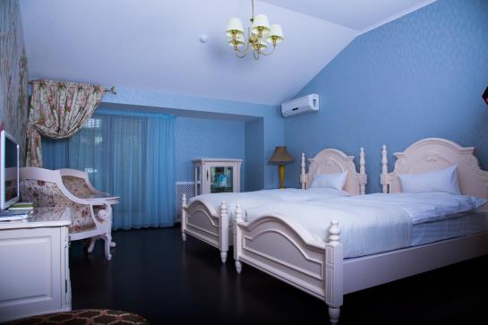 Residentsiya (Izvolte) Hotel 4