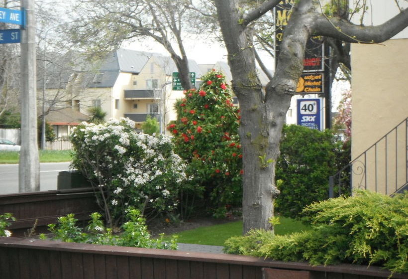 Hotel Avalon Court Accommodation 4