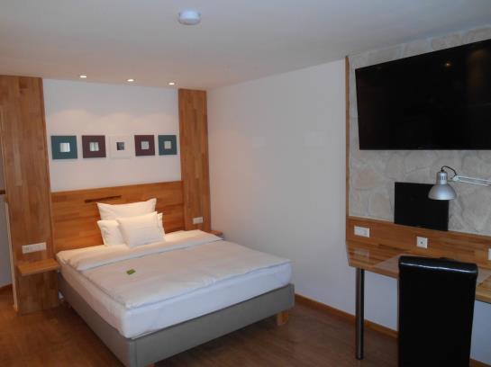 Hotel Boardinghouse Warum-ins- 1