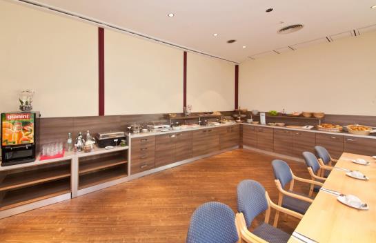 Novum Hotel New Madison Düsseldorf 8