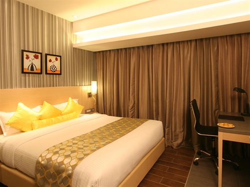 Hotel Landmark Residency 11