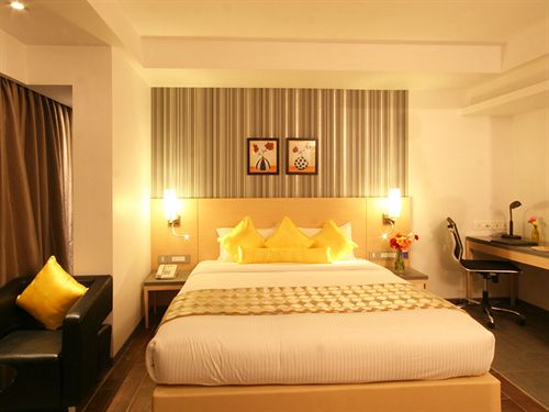 Hotel Landmark Residency 13