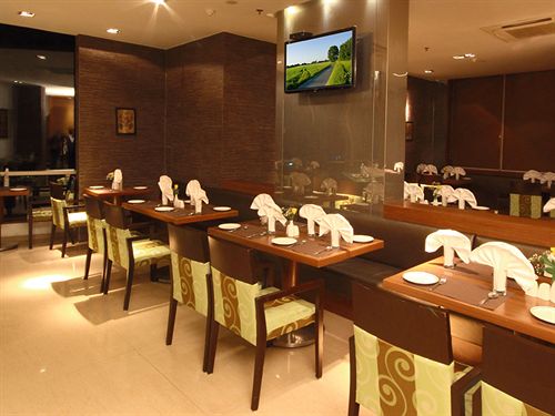 Hotel Landmark Residency 18