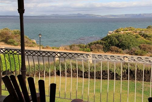 Hotel On The Cliff Guest House 11