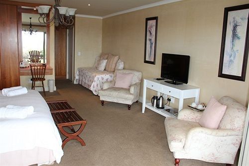 Hotel On The Cliff Guest House 16