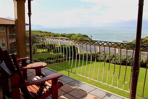 Hotel On The Cliff Guest House 17