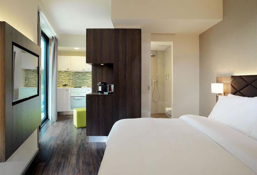 Hotel Element Frankfurt Airport 11