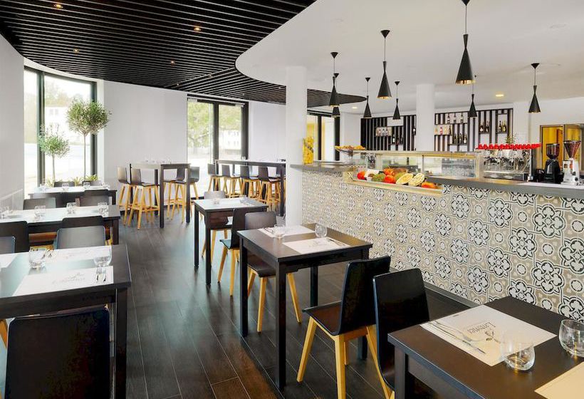 Hotel Element Frankfurt Airport 12