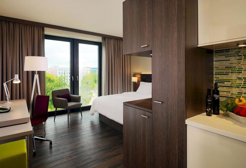 Hotel Element Frankfurt Airport 9