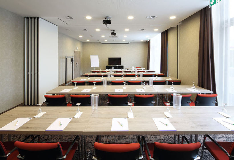 Hotel Holiday Inn Express Friedrichshafen 11