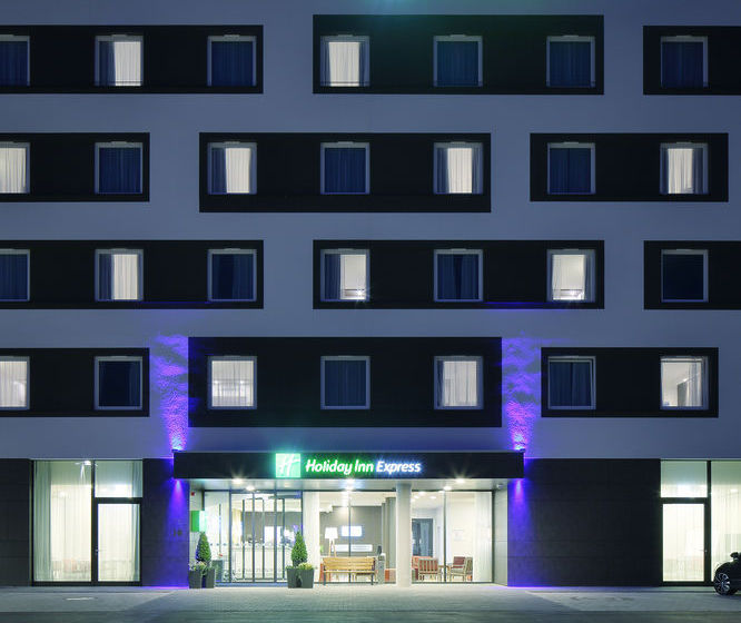 Hotel Holiday Inn Express Friedrichshafen 17