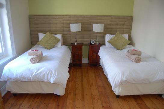 Pension Six on Scott Guesthouse 8