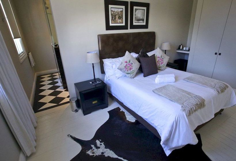 Long Street Hotel 13