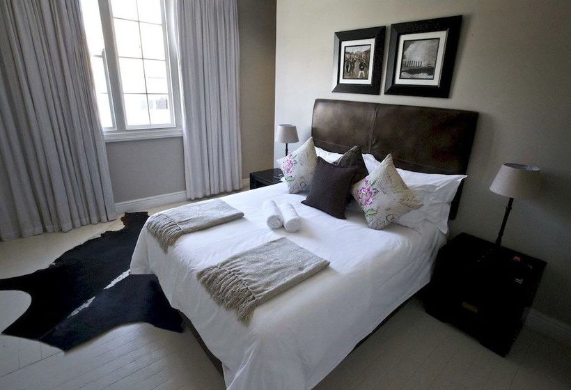 Long Street Hotel 14