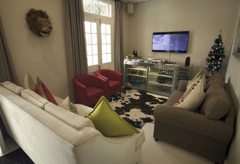 Long Street Hotel 16