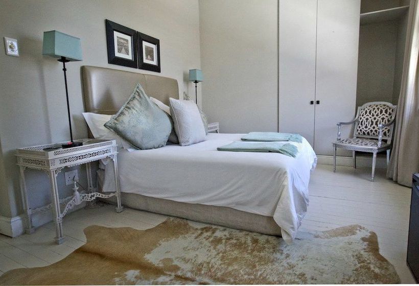 Long Street Hotel 17