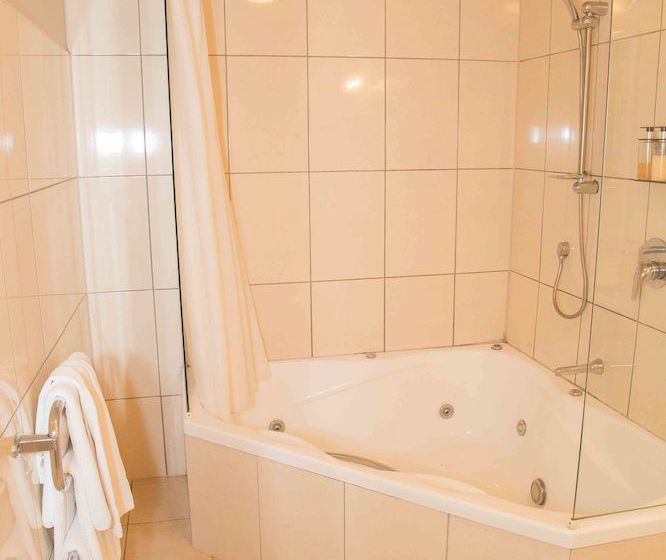 Hotel Airport Motor Lodge 18