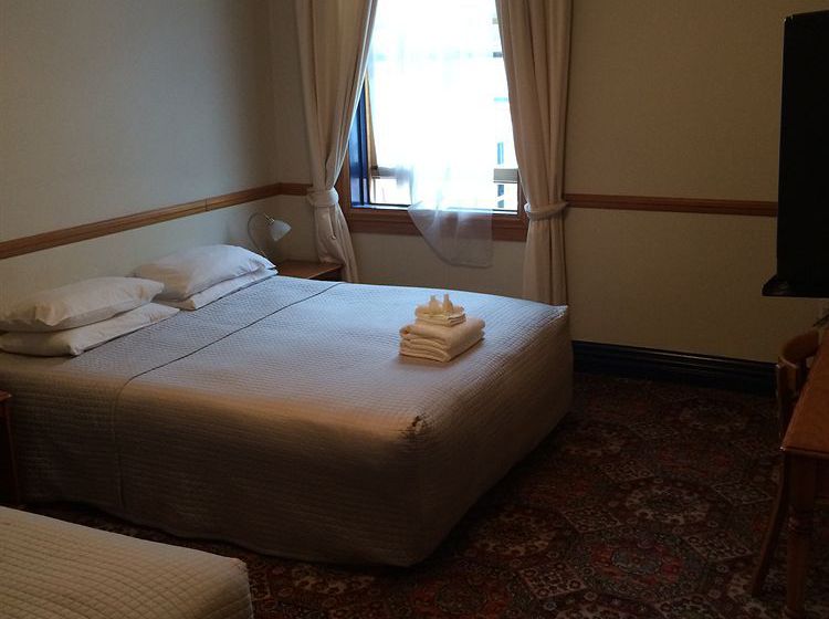 Hotel The Shepherds Arms 10