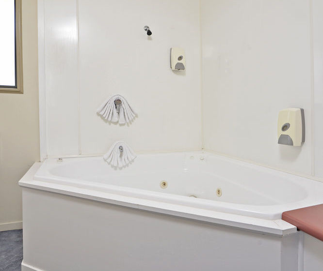 Aston Court Motel Blenheim 4