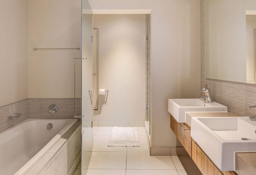 Harbour Bridge Luxury Apartments 10