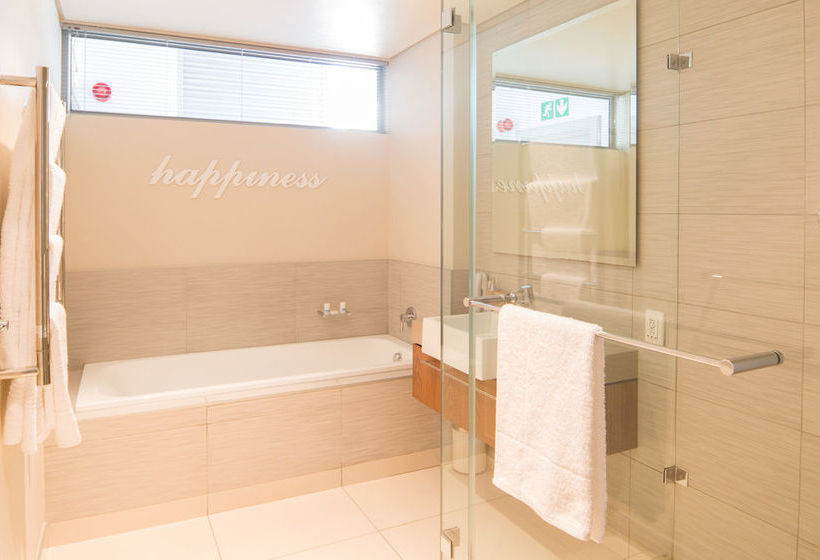 Harbour Bridge Luxury Apartments 11