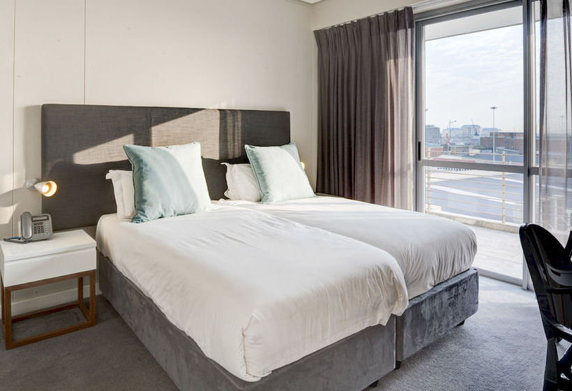 Harbour Bridge Luxury Apartments 17