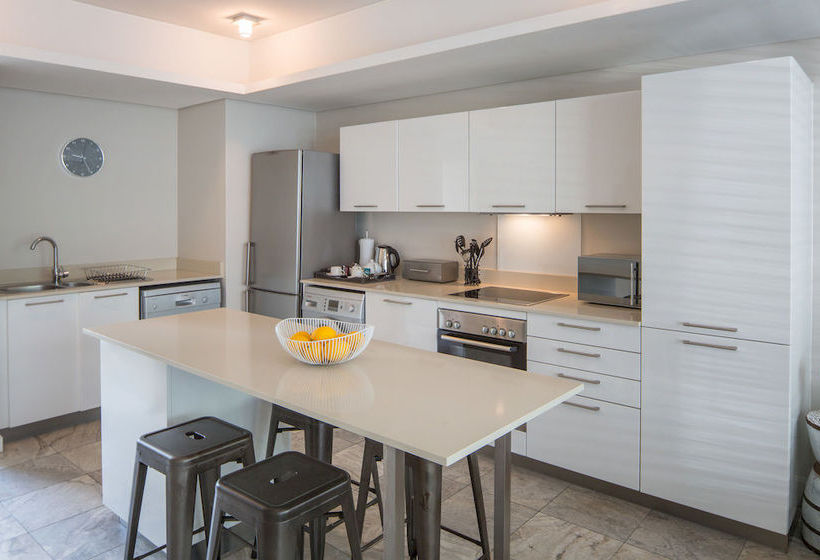 Harbour Bridge Luxury Apartments 3