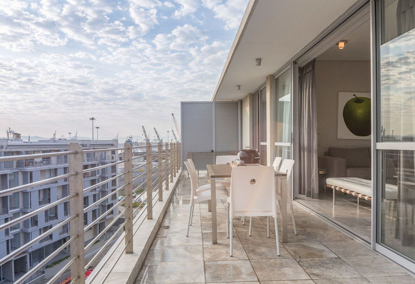 Harbour Bridge Luxury Apartments 6