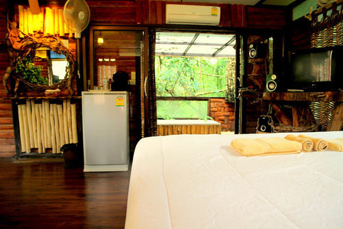 Hotel Khao Sok Tree House 10