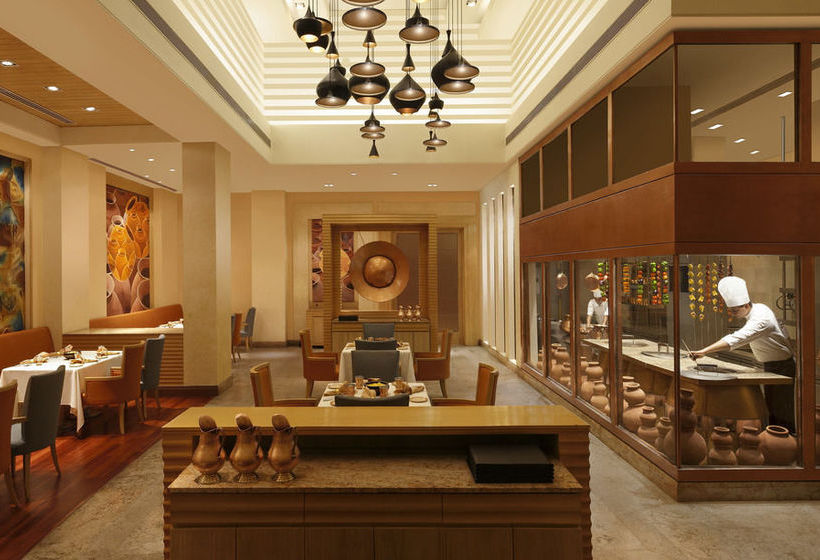 Hotel Doubletree By Hilton Agra 10