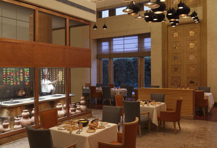 Hotel Doubletree By Hilton Agra 14