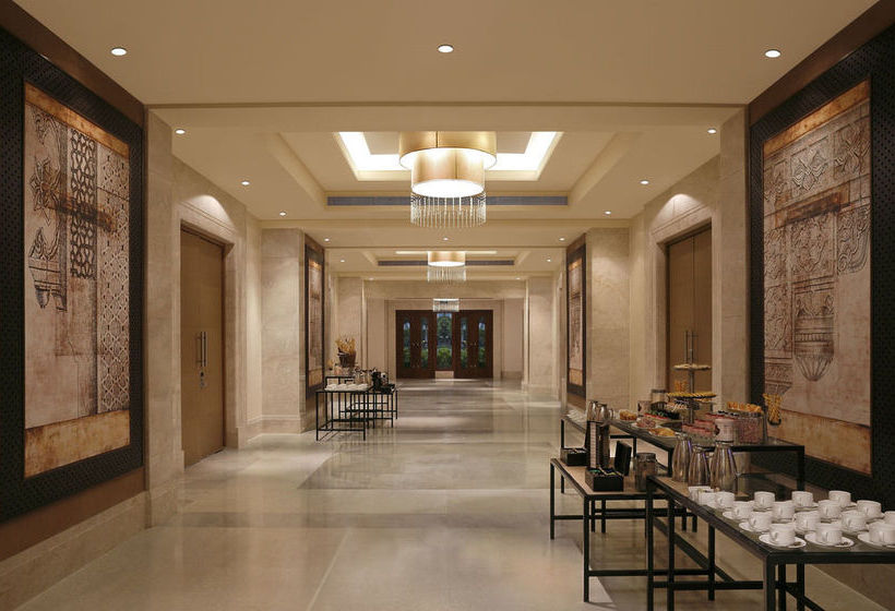 Hotel Doubletree By Hilton Agra 15