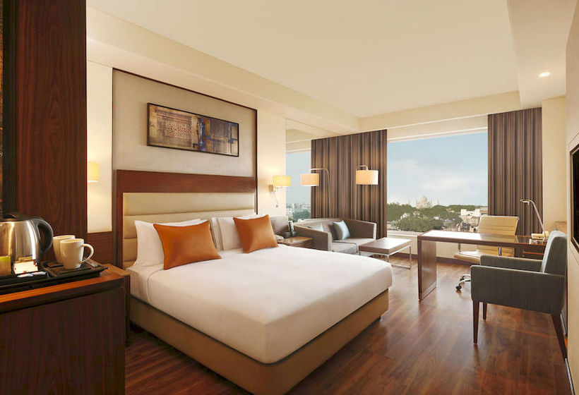 Hotel Doubletree By Hilton Agra 8