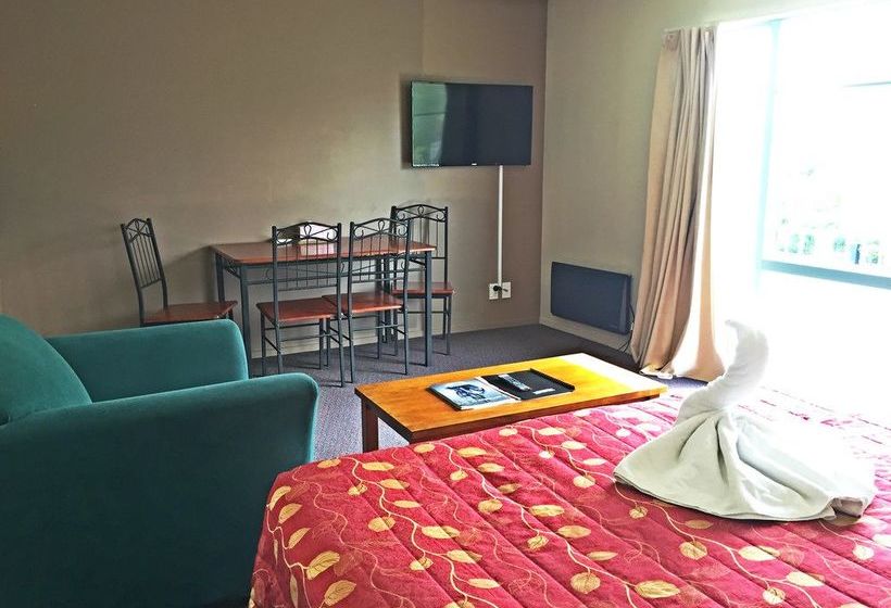 Papanui Court Motel 6