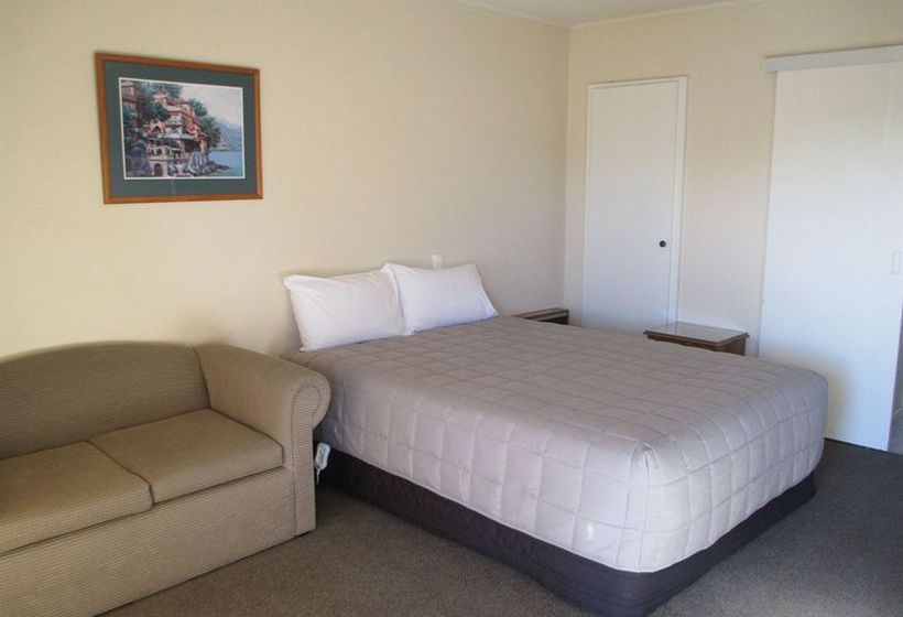 Merivale Court Motel 6