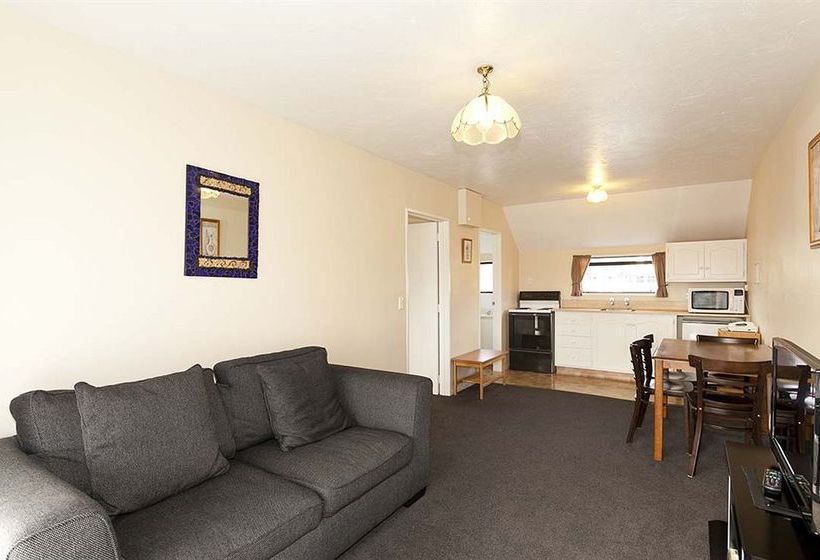 Merivale Court Motel 7