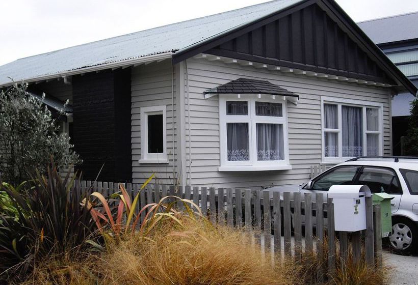 Christchurch Holiday Cottages 13