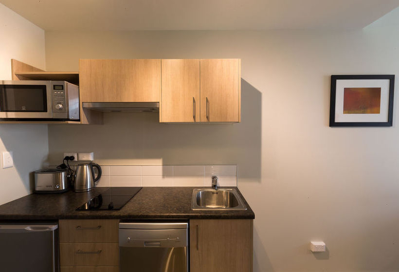 Ramada Suites Christchurch City 14