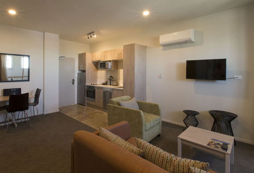 Ramada Suites Christchurch City 8