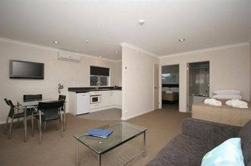 Fitzroy Beach Motel 2