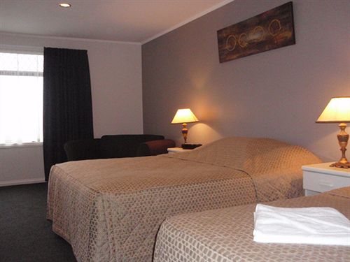 Motel Champers Motor Inn 18