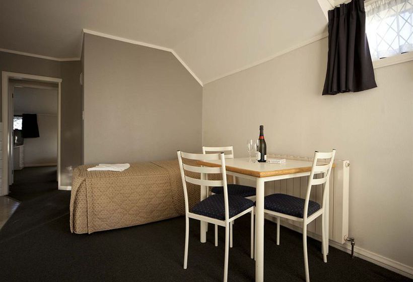 Motel Champers Motor Inn 7