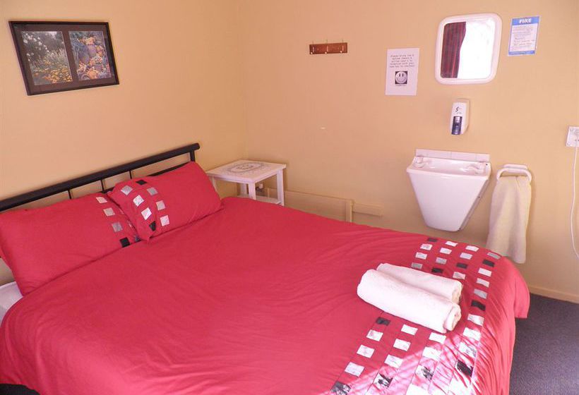 Bazil's Hostel & Surf School 11