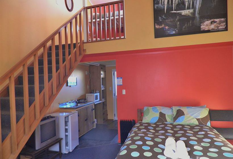 Bazil's Hostel & Surf School 2